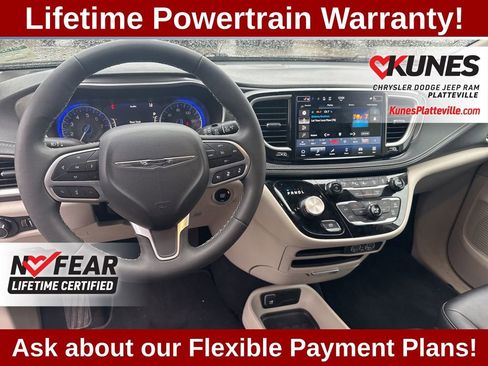 Used 2024 Chrysler Pacifica Touring-L FWD image 13