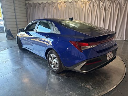 Used 2025 Hyundai Elantra SE image 7