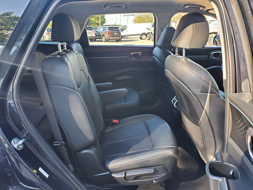 Used 2023 Kia Sorento EX AWD/4WD image 17
