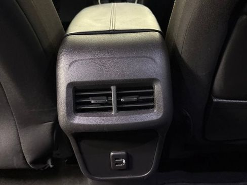 Used 2024 GMC Terrain SLE FWD image 19
