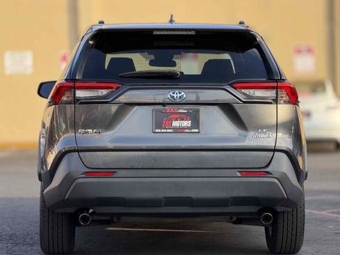 Used 2021 Toyota RAV4 LE AWD/4WD image 9