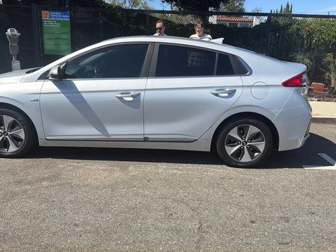 Used 2019 Hyundai Ioniq Limited FWD image 5