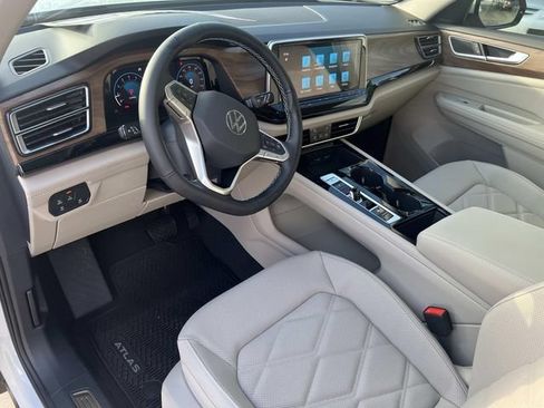 New 2026 Volkswagen Atlas SE FWD image 13