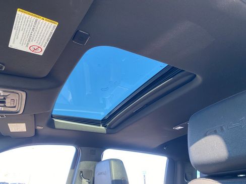 Used 2022 GMC Sierra 2500 AT4 w/ AT4 Preferred Package image 13