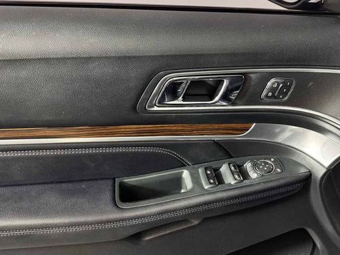Used 2018 Ford Explorer Limited FWD image 11