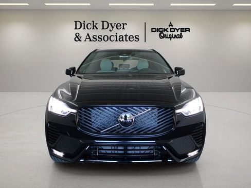 New 2026 Volvo XC60 B5 Core w/ Protection Package Premier image 7