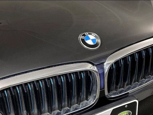 Used 2019 BMW 530e RWD image 30