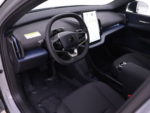 New 2026 Volvo EX30 Cross Country Ultra image 3