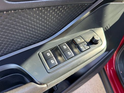 Used 2018 Toyota C-HR XLE FWD image 22