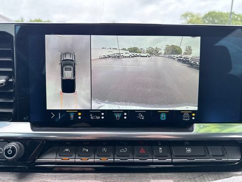 Used 2023 Chevrolet Silverado 1500 LTZ w/ Technology Package AWD/4WD image 23