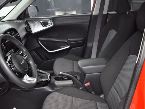 Used 2023 Kia Soul S image 9
