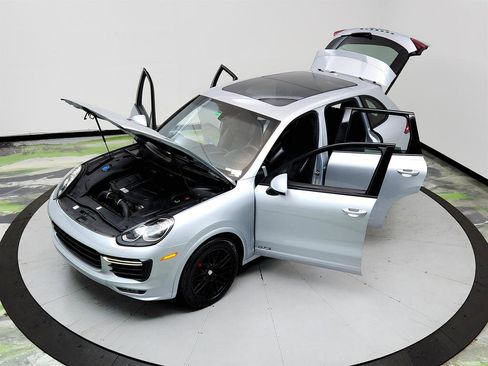 Used 2016 Porsche Cayenne GTS AWD/4WD image 35
