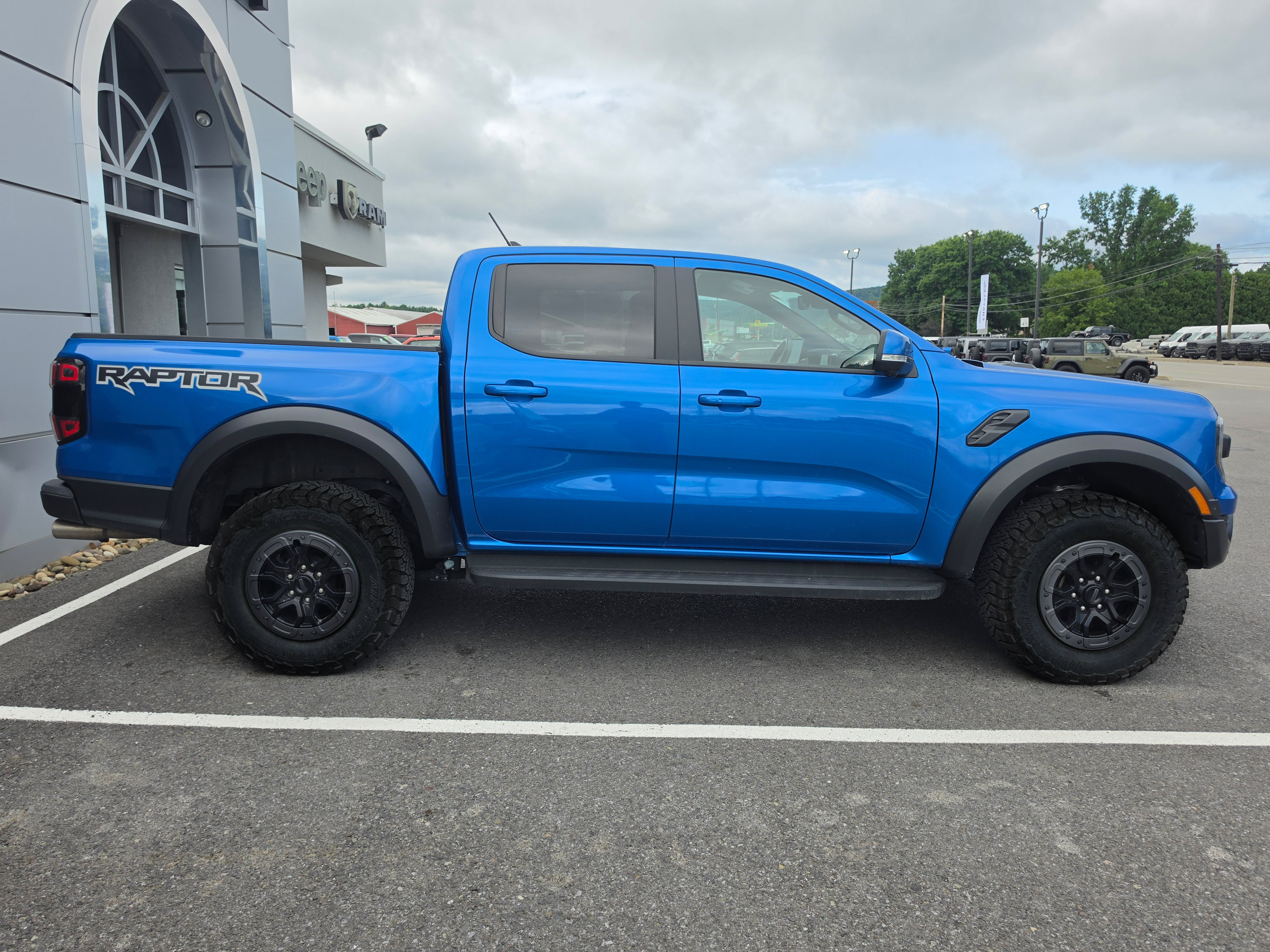 Used 2025 Ford Ranger Raptor AWD/4WD image 2