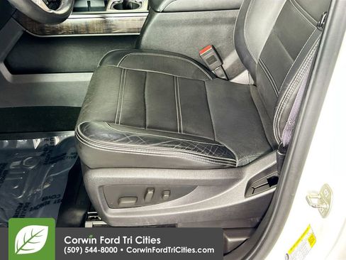 Used 2014 GMC Sierra 1500 Denali w/ Suspension Package, Off-Road AWD/4WD image 22