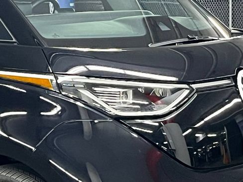 Certified 2025 Volkswagen ID. Buzz Pro S RWD image 42