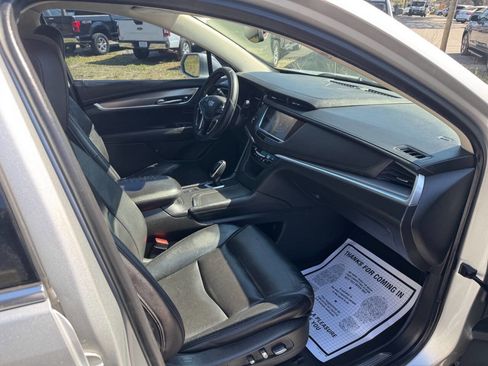 Used 2017 Cadillac XT5 Luxury image 35