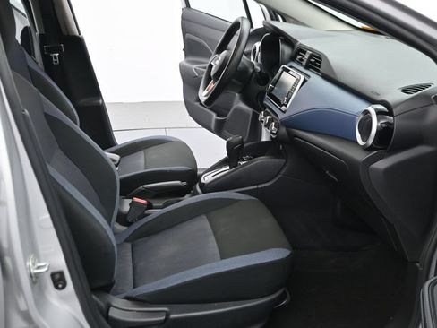 Used 2025 Nissan Versa SV FWD image 17