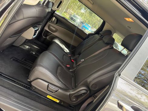 Used 2026 Kia Carnival FWD image 41