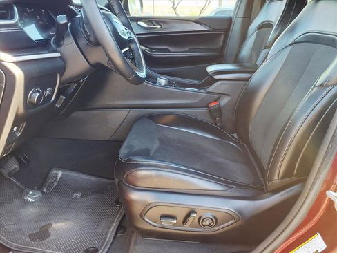 Used 2023 Jeep Grand Cherokee Altitude image 22