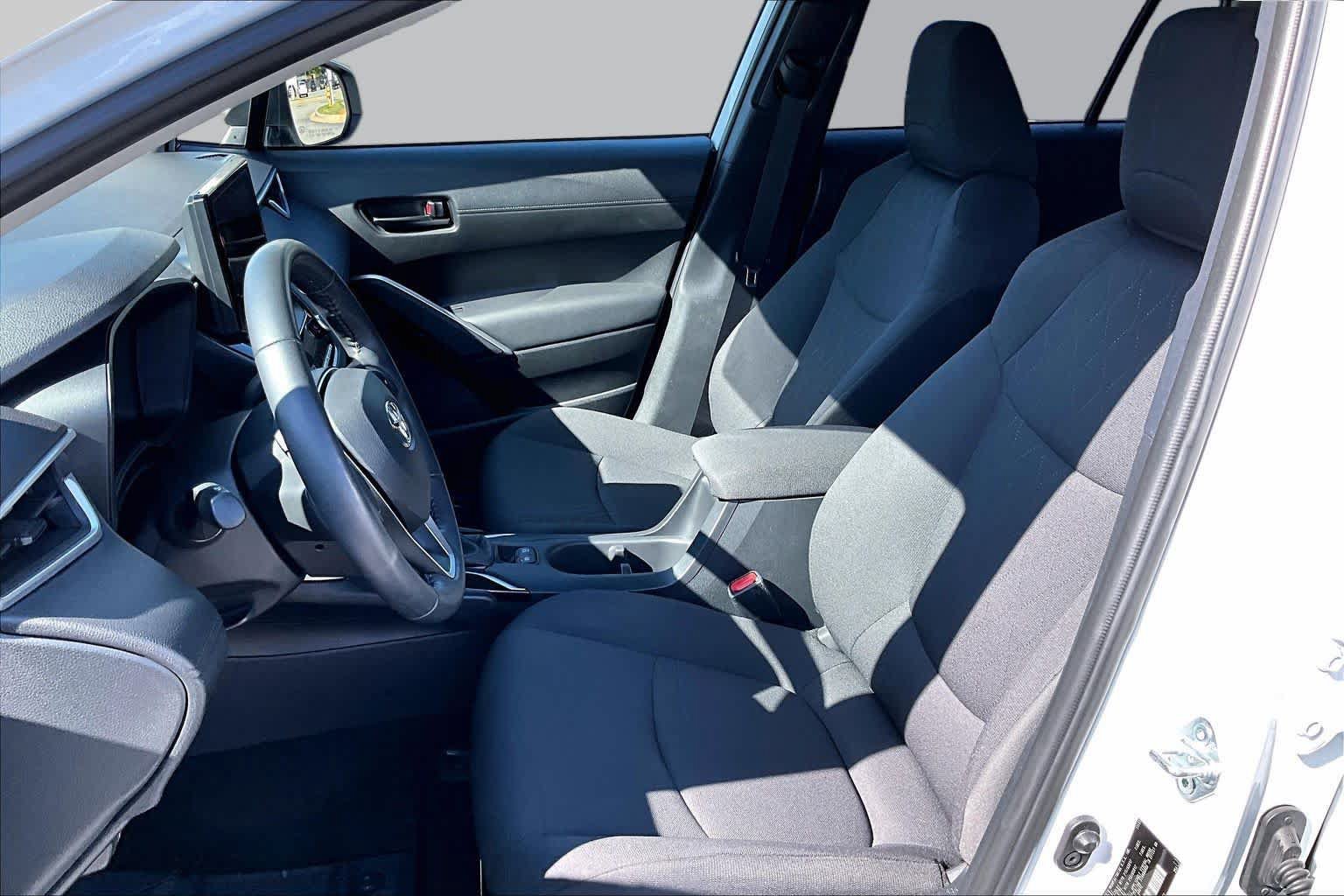 Used 2024 Toyota Corolla Cross LE FWD image 8