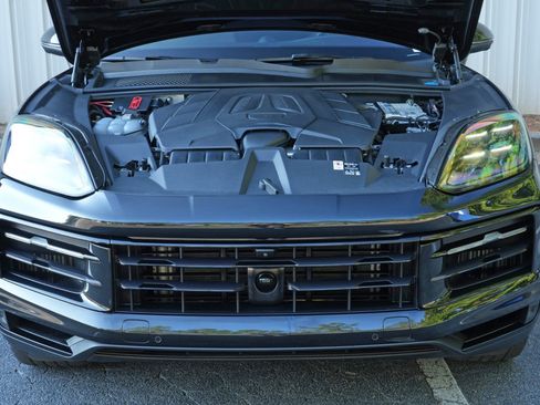 Used 2025 Porsche Cayenne Coupe AWD/4WD image 8