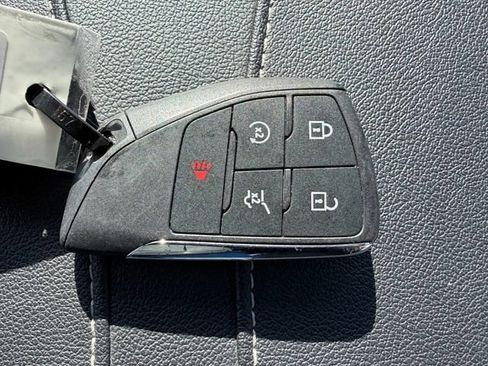 Used 2025 Chevrolet Traverse LT FWD image 19