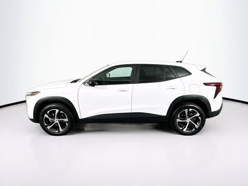 Used 2024 Chevrolet Trax RS image 4