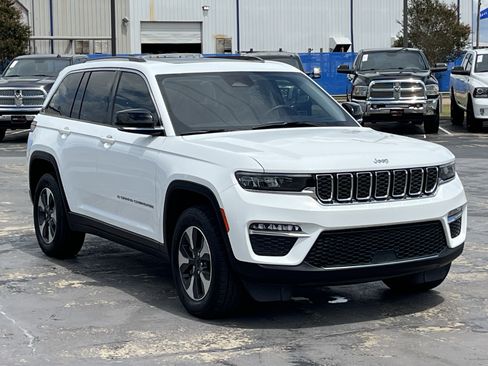 Used 2023 Jeep Grand Cherokee 4WD 4xe image 5