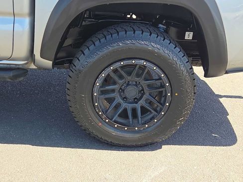 Used 2023 Toyota Tacoma TRD Off-Road w/ Advanced Technology Package AWD/4WD image 16