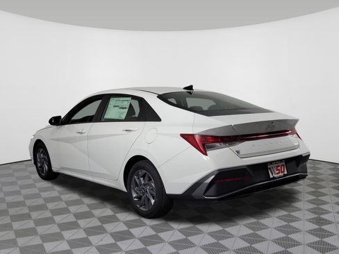 New 2025 Hyundai Elantra Blue image 38