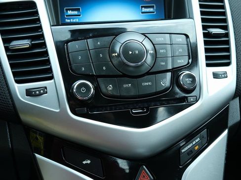 Used 2016 Chevrolet Cruze LT w/ Technology Package FWD image 21
