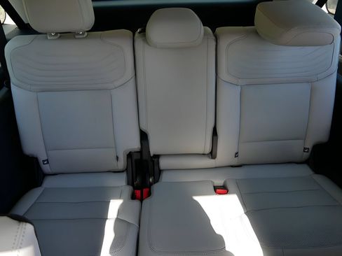 Used 2025 Ford Expedition Max Platinum w/ Platinum Ultimate Package AWD/4WD image 16