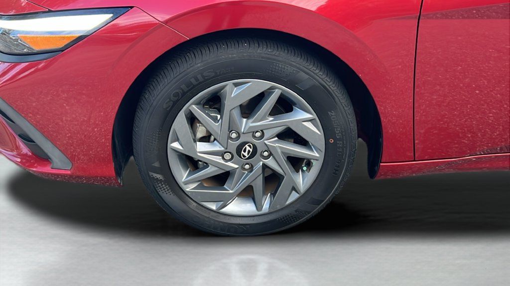 Used 2024 Hyundai Elantra SEL FWD image 25