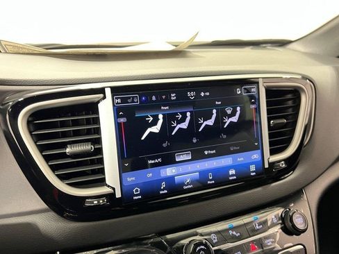 New 2026 Chrysler Voyager LX image 17