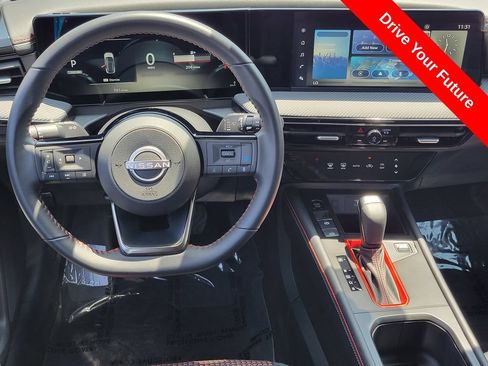 Used 2025 Nissan Kicks SR FWD image 6