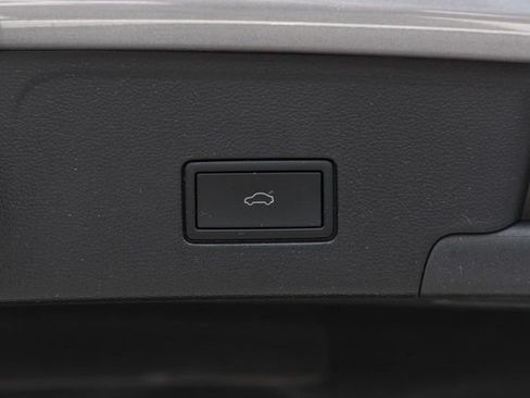 Used 2025 Volkswagen Atlas Cross Sport SE FWD image 25