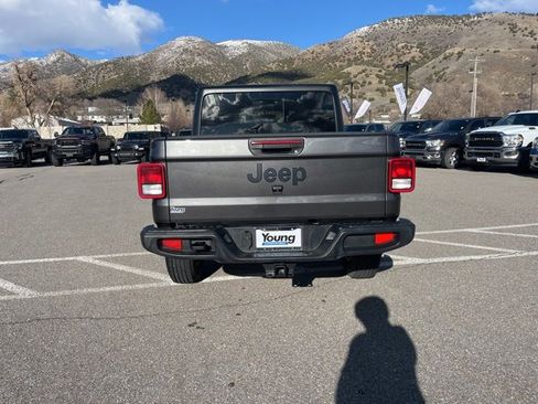 Used 2023 Jeep Gladiator Sport image 4