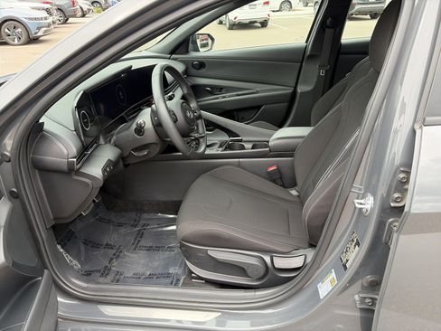 Certified 2025 Hyundai Elantra SEL FWD image 13