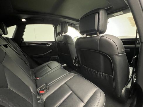 Certified 2025 Porsche Macan AWD/4WD image 16