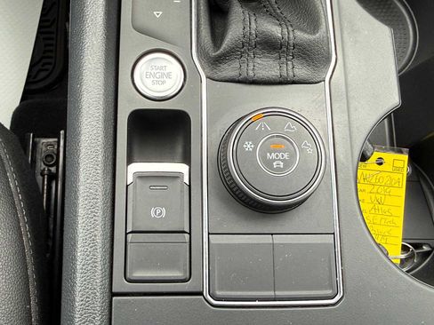 Used 2019 Volkswagen Atlas SE w/ Towing Package AWD/4WD image 34