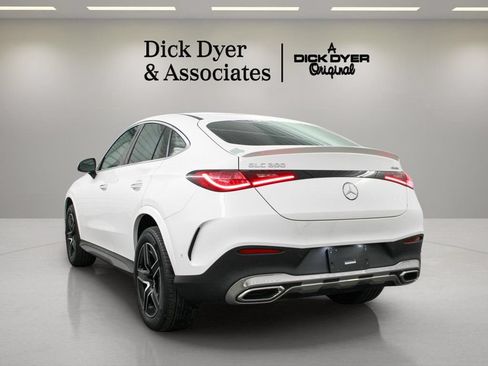 Used 2025 Mercedes-Benz GLC 300 4MATIC image 9
