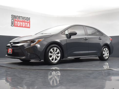 Used 2025 Toyota Corolla LE FWD image 30