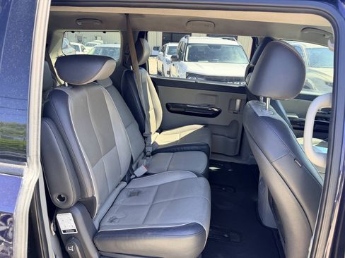 Used 2018 Kia Sedona EX FWD image 18