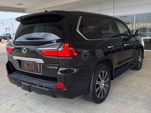 Used 2021 Lexus LX 570 4WD w/ Luxury Package image 16