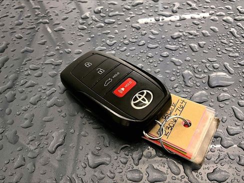 Used 2024 Toyota Corolla SE image 9