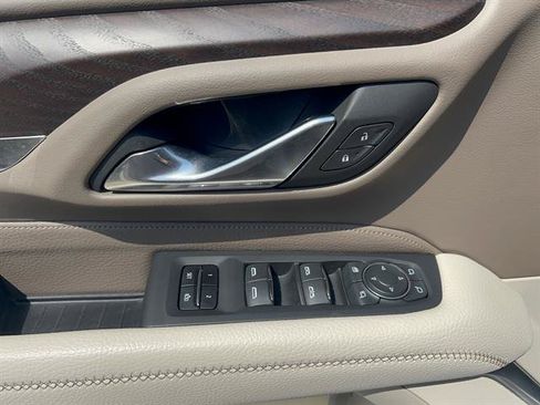 Used 2023 GMC Yukon Denali w/ Advanced Technology Package AWD/4WD image 10