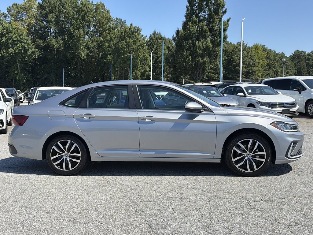 Used 2025 Volkswagen Jetta SE FWD image 21