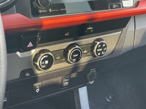 Used 2017 Toyota Tacoma TRD Off-Road image 25