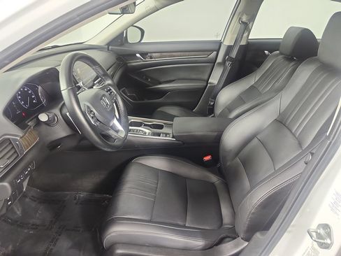 Used 2021 Honda Accord Touring image 2