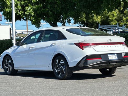 Used 2025 Hyundai Elantra SEL FWD image 5